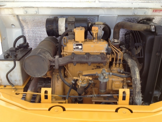 รถขุด แบคโฮล KOMATSU PC30-6 ทำสีใหม่ นำเข้า มือสองจากญี่ปุ่น