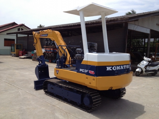 รถขุด แบคโฮล KOMATSU PC30-6 ทำสีใหม่ นำเข้า มือสองจากญี่ปุ่น