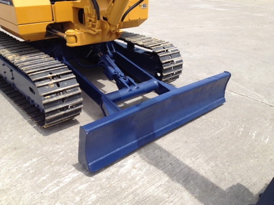 รถขุด แบคโฮล KOMATSU PC30-6 ทำสีใหม่ นำเข้า มือสองจากญี่ปุ่น