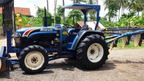 ปัญญาแทรคเตอร์มาแล้ว...จัดมาให้ครับ รถแทรคเตอร์ ยูโรแทรคu ยูโร 55DI ใบมีด พร้อมผานบุก4CMT รถไร่คับ ทำงาน 1199ชม.สภาพเดิมๆ