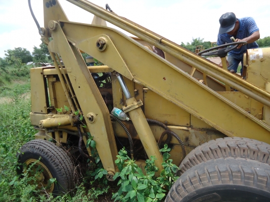 ขายด่วนรถตักขาตักแตนKOMATSUสภาพสวยต้องช่อมเกียร์