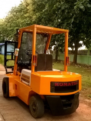 KOMATSUรุ่นFD25-10*2.5ตัน*5587ชม.งาคว่ำ-หงายเปลี่ยนเสา4เมตรเพิ่มเงินอีก10000บาทจากญี่ปุ่นขายที่โคราช