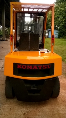 KOMATSUรุ่นFD25-10*2.5ตัน*5587ชม.งาคว่ำ-หงายเปลี่ยนเสา4เมตรเพิ่มเงินอีก10000บาทจากญี่ปุ่นขายที่โคราช