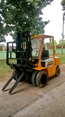 KOMATSUรุ่นFD25-10*2.5ตัน*5587ชม.งาคว่ำ-หงายเปลี่ยนเสา4เมตรเพิ่มเงินอีก10000บาทจากญี่ปุ่นขายที่โคราช