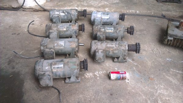 Sell> มอเตอร์เกียร์ 1/4 แรงม้า อัดตราทด 1:10 150 รอบต่อนาที ไฟ 3 เฟส 380V. พร้อมใช้ครับ