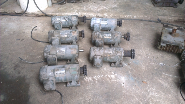 Sell> มอเตอร์เกียร์ 1/4 แรงม้า อัดตราทด 1:10 150 รอบต่อนาที ไฟ 3 เฟส 380V. พร้อมใช้ครับ