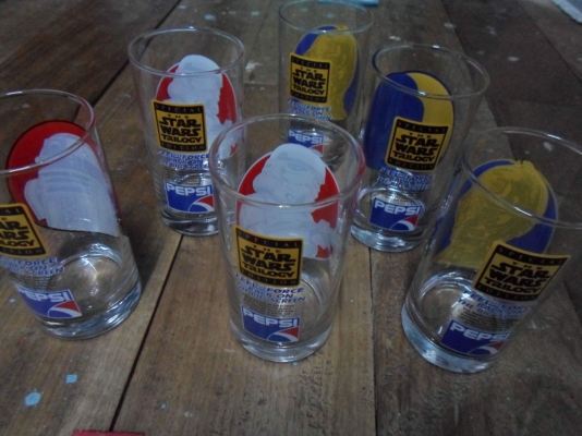 แก้วสะสม 12 ใบ เป๊ปซี่สตาร์วอร์ และโค้กเวิร์ลคัพ ขายเหมา 1,000