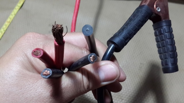 สายพ่วงแบตเตอรี่ หนาๆ5มิล ยาว 2.4 เมตร หุ้มด้วยสายถักstainless steel