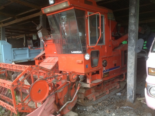 ขายด่วน((250,000) รถเกี่ยวข้าวอุ้ม1.2ตันตู้แอร์ แทรคเหล็กใหม่ๆ สภาพพร้อมใช้งาน