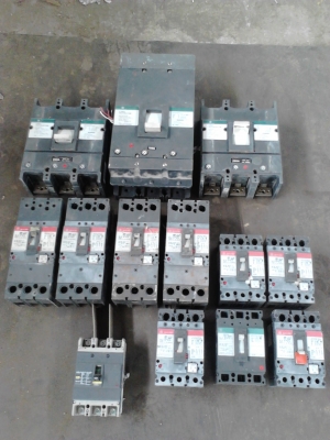 ขาย...เบรคเกอร์ 13 ตัว