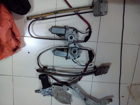 ขายมอเตอร์กระจกไฟฟ้าBMW E30 500บาท