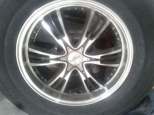 ขายล้อแม็ก17 6รูพร้อมยาง ขายล้อแม็ก17 6รูพร้อมยาง