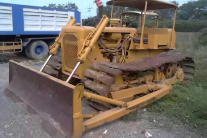 ขายถูกๆครับ แทรคเตอร์ CATERPILLAR D4D มี 2 คันครับ เอกสารอินวอยครับ