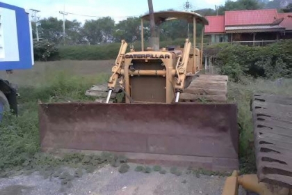 ขายถูกๆครับ แทรคเตอร์ CATERPILLAR D4D มี 2 คันครับ เอกสารอินวอยครับ