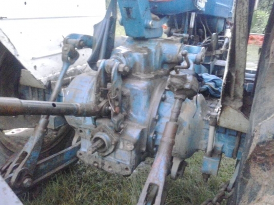 รถไถ ฟร์อด 5000 เดิมๆสวยๆแม้ไม่ได้ล้าง 255000บาท เอาไปไถไร่หรือติดคีบก้ได้