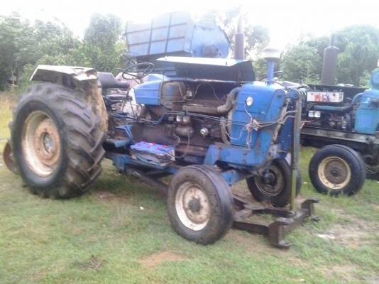 รถไถ ฟร์อด 5000 เดิมๆสวยๆแม้ไม่ได้ล้าง 255000บาท เอาไปไถไร่หรือติดคีบก้ได้