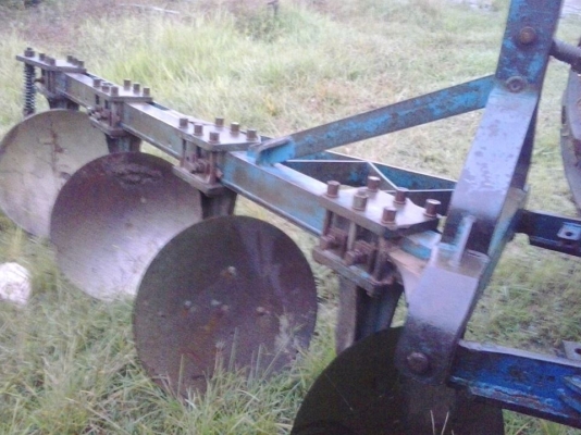 ฟร์อด5000สวยๆ พร้อมอุปกรณ์ใบมีดหน้าและหางบุกเบิก4 ยางสวยใหม่4เส้นเลยครับ