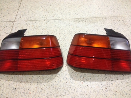 ไฟท้าย E36 แท้เก่าญี่ปุ่นสภาพสวย