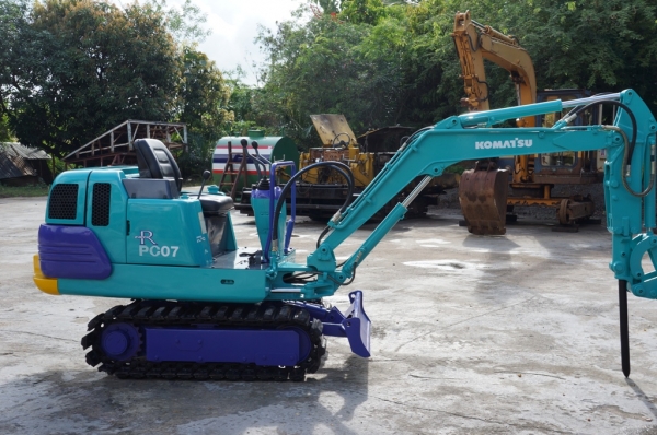ขายรถขุด รุ่นพิเศษ KOMUTSU PC07-2E  2 IN 1  พร้อมหัวกระแทก