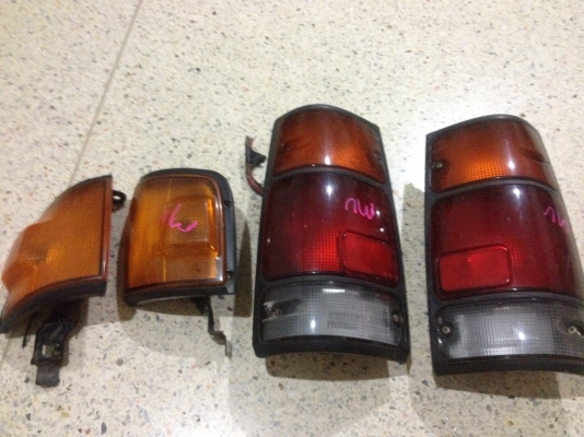 ไฟท้ายไฟมุม ISUZU MU ของเก่าญี่ปุ่นสภาพสวย