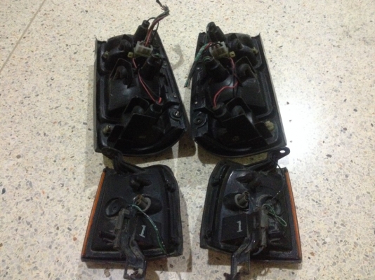 ไฟท้ายไฟมุม ISUZU MU ของเก่าญี่ปุ่นสภาพสวย