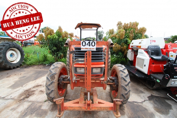 AUC 6 Code 040  แทรกเตอร์  KUBOTA M5000+FD201G+DP243G ราคา เริ่มต้นการประมูล 325,000 บาท