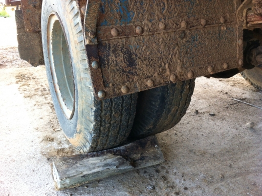 HINO KM310  กระบะไม้ รถใช้งานได้ปรกติ ขายตามสภาพเอกสารพร้อมโอน