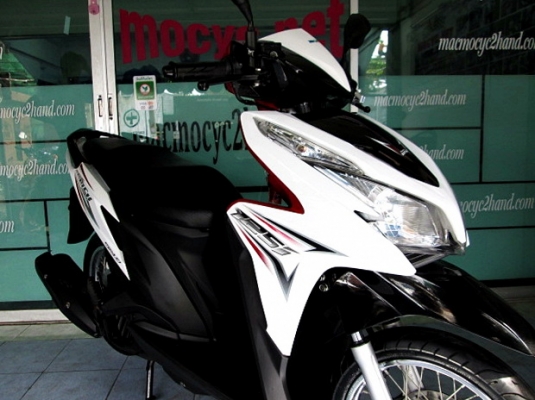 CLICK 125 i  สีขาวดำ รถเดือน มี.ค.ปี57 ไมล์ 3495 โล ฟรีโอน แถม 3 รายการ 35900