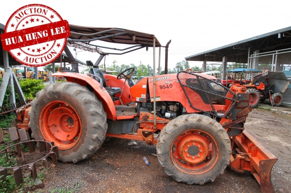 AUC 6 Code 041  แทรกเตอร์  KUBOTA M7040+FD205J+DH247H ราคา เริ่มต้นการประมูล 377,000 บาท