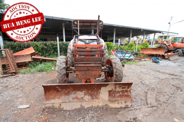 AUC 6 Code 041  แทรกเตอร์  KUBOTA M7040+FD205J+DH247H ราคา เริ่มต้นการประมูล 377,000 บาท