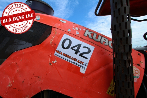 AUC 6 Code 042  แทรกเตอร์  KUBOTA M7040+FD205J+DH247H ราคา เริ่มต้นการประมูล 377,000 บาท