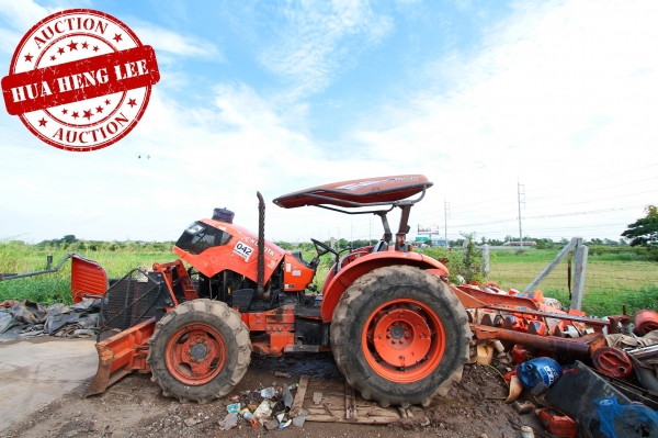 AUC 6 Code 042  แทรกเตอร์  KUBOTA M7040+FD205J+DH247H ราคา เริ่มต้นการประมูล 377,000 บาท