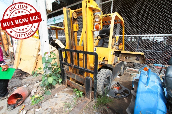 AUC 6 Code 043  โฟล์คลิฟท์ SUMITOMO ราคา เริ่มต้นการประมูล 80,000 บาท