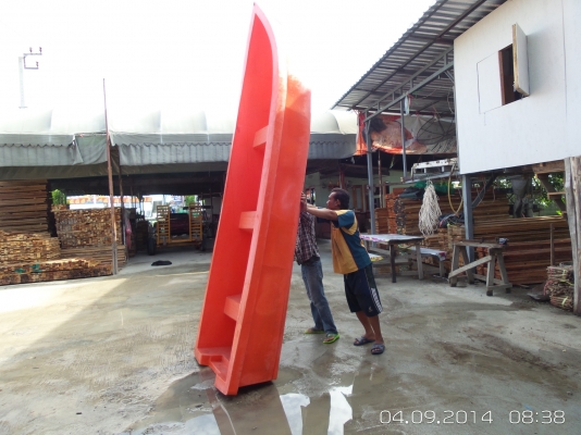 ขายเรือพลาสติกวางเครื่องได้รถ ราคาเหลือ 9000 บาท