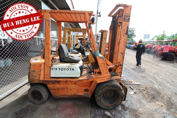 AUC 6 Code 044  โฟล์คลิฟท์ TOYOTA ราคา เริ่มต้นการประมูล 120,000 บาท