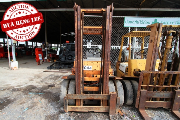 AUC 6 Code 044  โฟล์คลิฟท์ TOYOTA ราคา เริ่มต้นการประมูล 120,000 บาท