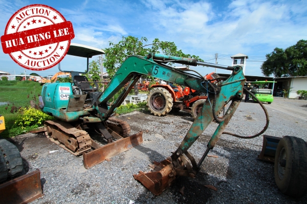 AUC 6 Code 045  รถขุด KOMATSU PC10-7 ราคา เริ่มต้นการประมูล 150,000 บาท