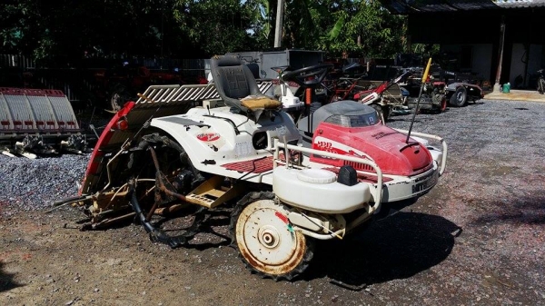 รถปลูกข้าวนั่งขับ MITSUBISHI เก่าญี่ปุ่น สภาพสวย เครื่องยนต์ติดง่าย สภาพพร้อมใช้งาน รถปลูกข้าวนั่งขับ MITSUBISHI เก่าญี่ปุ่น สภาพสวย เครื่องยนต์ติดง่าย สภาพพร้อมใช้งาน