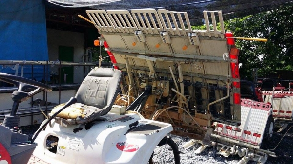 รถปลูกข้าวนั่งขับ MITSUBISHI เก่าญี่ปุ่น สภาพสวย เครื่องยนต์ติดง่าย สภาพพร้อมใช้งาน รถปลูกข้าวนั่งขับ MITSUBISHI เก่าญี่ปุ่น สภาพสวย เครื่องยนต์ติดง่าย สภาพพร้อมใช้งาน