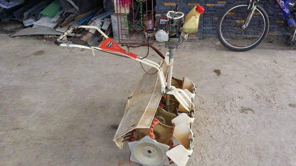 เครื่องกำจัดวัชพืชในร่องข้าว 3 แถว เก่าญี่ปุ่น ขนาดกระทัดรัด ใช้งานงานได้สะดวก