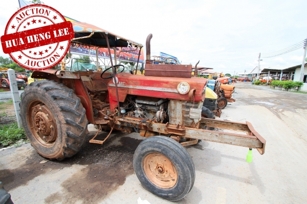 AUC 6 Code 054 รถแทรกเตอร์ MASSEEY ราคา เริ่มต้นการประมูล 45,000 บาท