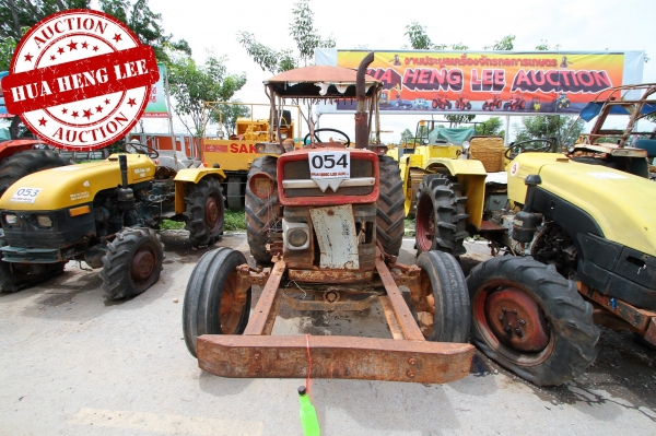 AUC 6 Code 054 รถแทรกเตอร์ MASSEEY ราคา เริ่มต้นการประมูล 45,000 บาท