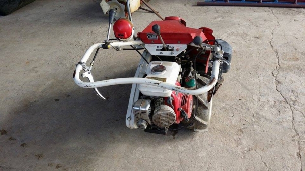 รถเกี่ยวข้าวเดินตามแบบมัดข้าวในตัว HONDA เก่าญี่ปุ่น สภาพดี เครื่องพร้อมใช้งาน รถเกี่ยวข้าวเดินตามแบบมัดข้าวในตัว HONDA เก่าญี่ปุ่น สภาพดี เครื่องพร้อมใช้งาน