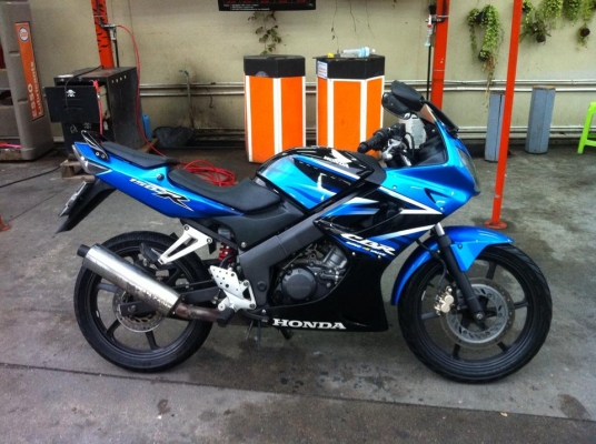 ขออนุญาติขาย HONDA CBR 150 สตา์ร์ทมือ วิ่ง 7,xxx โล สภาพสวยเดิม โอนให้ฟรีครับ