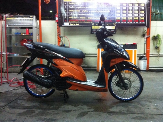ขออนุญาติขาย Honda CLICK-i สีดำส้ม แต่งสวย โอนให้ฟรีครับ ขออนุญาติขาย Honda CLICK-i สีดำส้ม แต่งสวย โอนให้ฟรีครับ