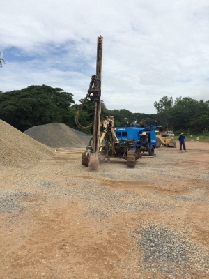 ขายรถเจาะหิน