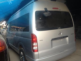 ขายรถตู้ Toyota Commuter ปี52 เครื่องดีเซล 2,500cc (ไม่ใช่รุ่น VIP)