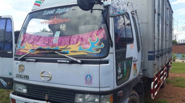 ขายรถบรรทุกหกล้อตู้แห้ง HINO FD1HLA เครื่อง HO7D-195 แรง ตู้แห้ง ทะเบียนพร้อม