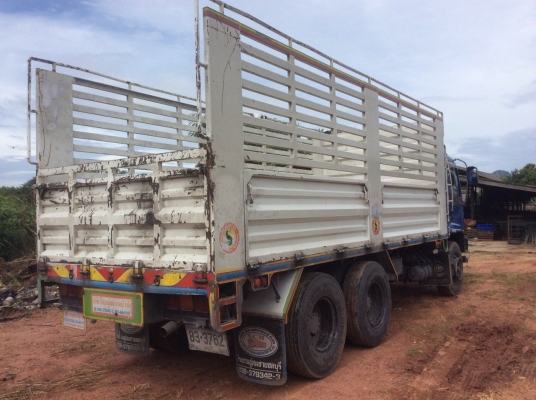 ขายISUZU 10ล้อ DECA(2เพลาถอดเหลือเพลาเดียว) เครื่อง 240แรง โบอินเตอร์ ยางดี ครัทซีสวย แอร์เย็น รถสวย พร้อมใช้งาน ขาย 900,000 บาท