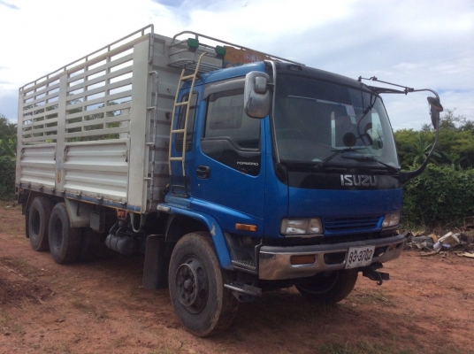 ขายISUZU 10ล้อ DECA(2เพลาถอดเหลือเพลาเดียว) เครื่อง 240แรง โบอินเตอร์ ยางดี ครัทซีสวย แอร์เย็น รถสวย พร้อมใช้งาน ขาย 900,000 บาท